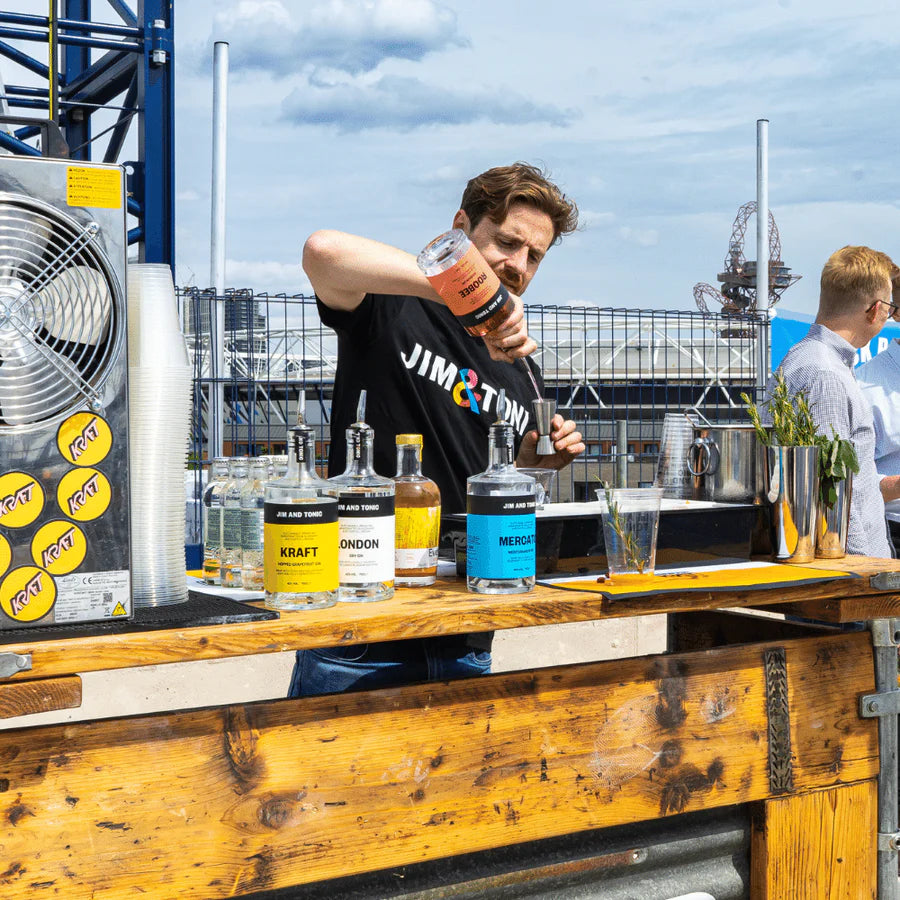 Quench the Thirst: 5 Reasons to Hire a Mobile Bar for Events
